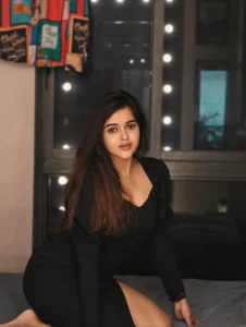 Chinmayee Salvi Cast

